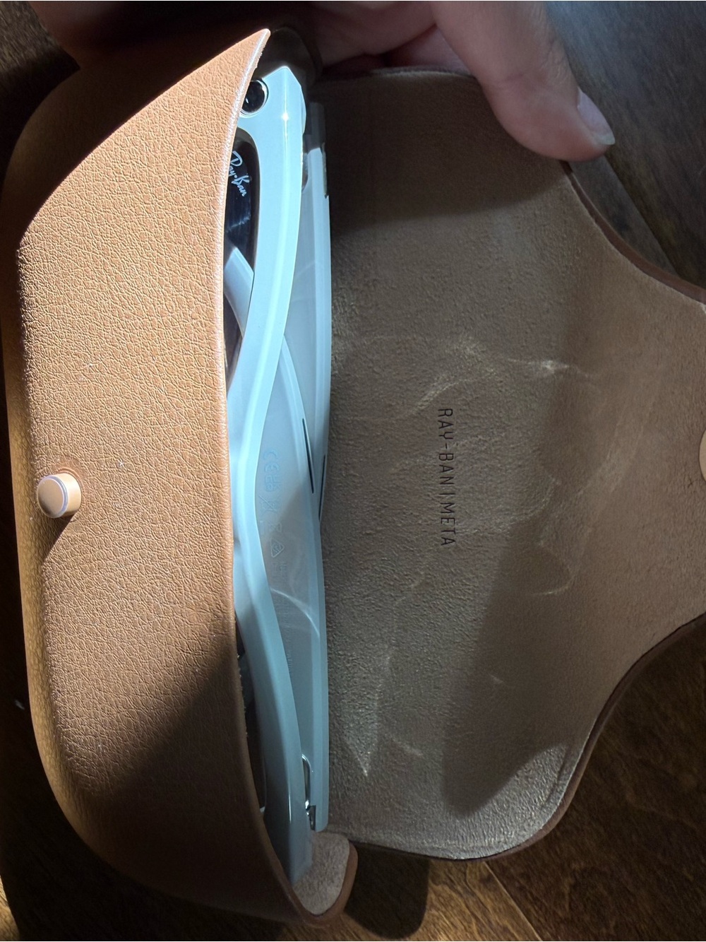 Ray-Ban Meta Skyler (Gen 2) AI Glasses with Charging Case - Picture 3 of 5